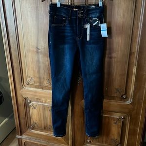 NWT Dollhouse women’s jeans , never worn, dark blue , so soft. High Rise Skinny